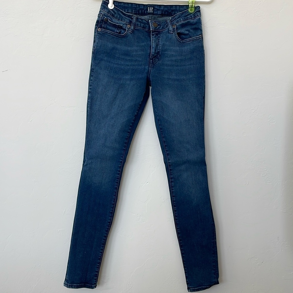 Women’s Gap Dark Wash Skinny Jeans - Size 27